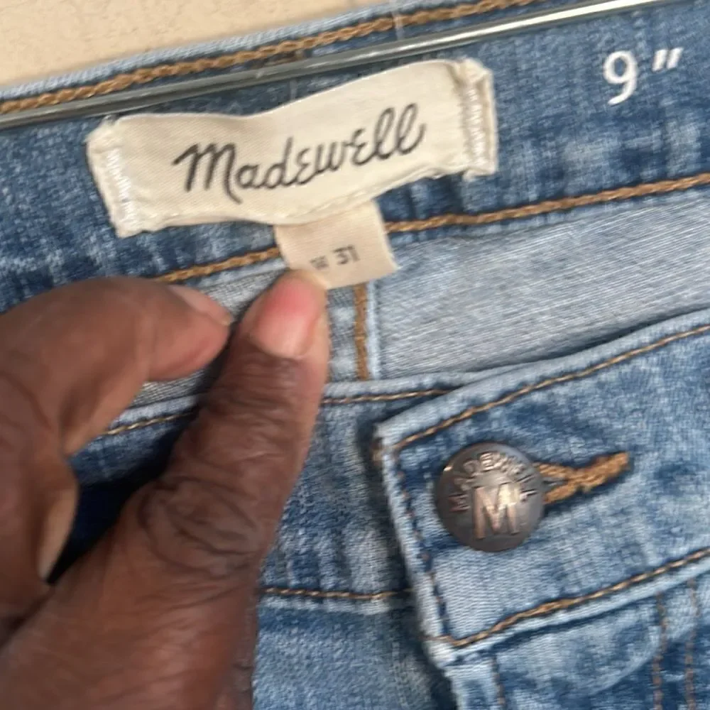 Madewell Denim 9” Women’s Distressed Shorts 31
